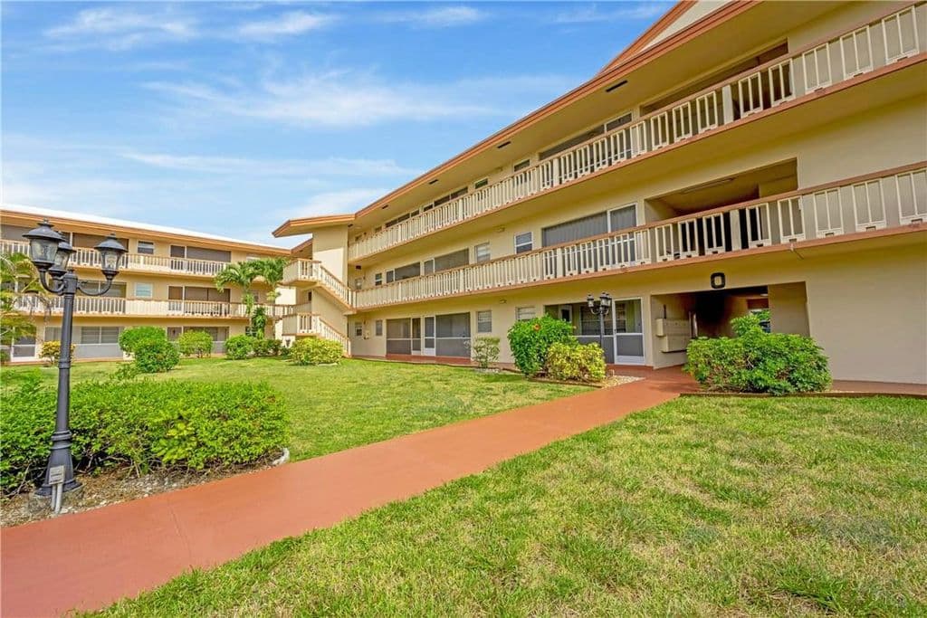 2+1 Condo — 5300 Washington Street #108d