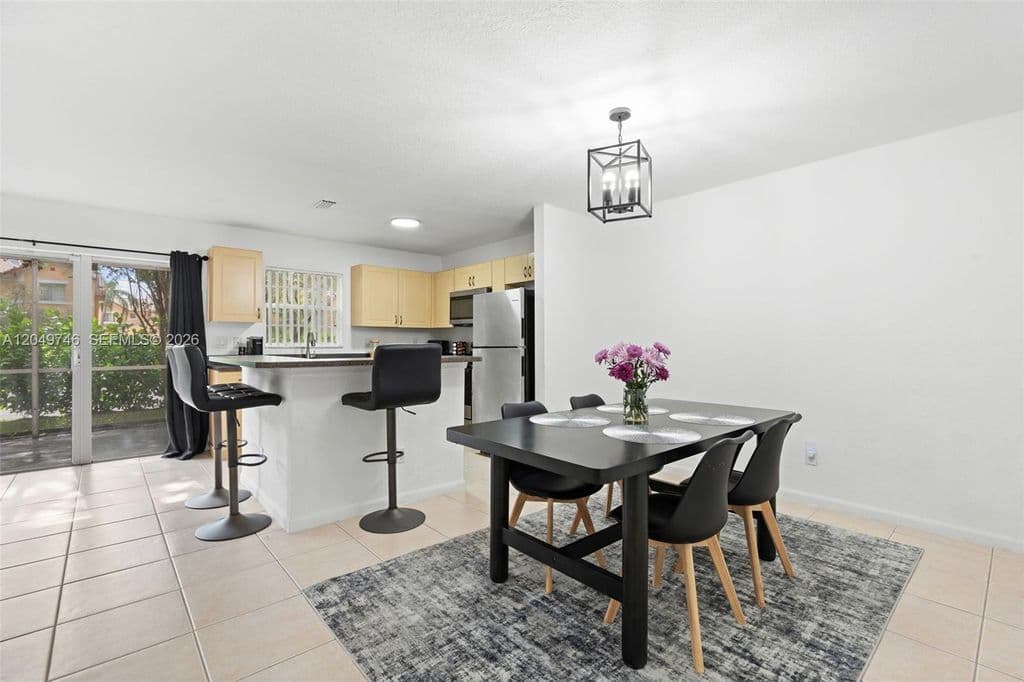 3+1 Mülk — 2303 SW 87th Ter