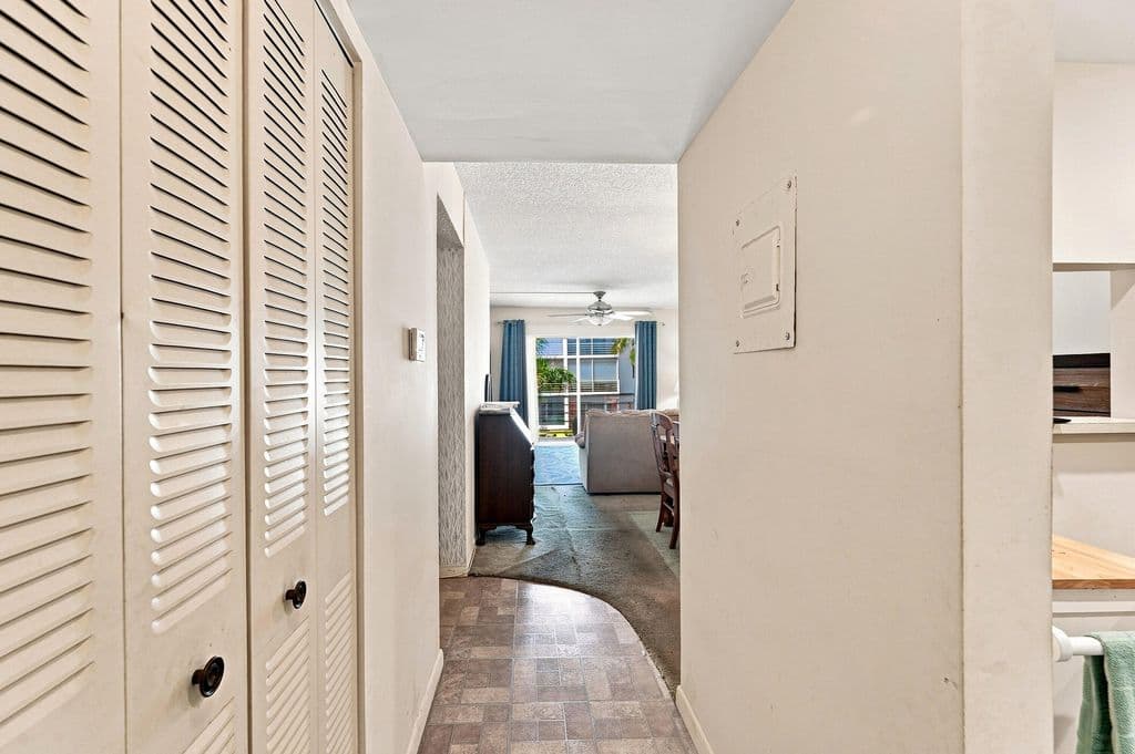 2+1 Condo — 3000 E SUNRISE LAKES Drive E #223