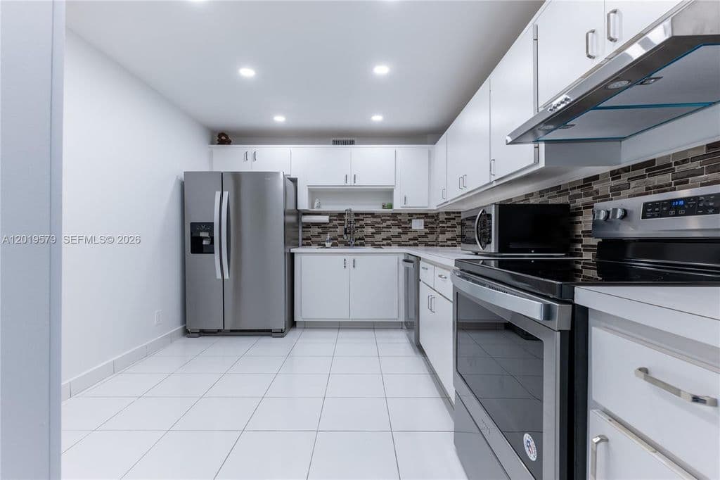 2+1 Condo — 500 Three Islands Blvd APT 1110