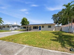 4+1 Müstakil ev — 681 W 55th Pl, Hialeah, 33012