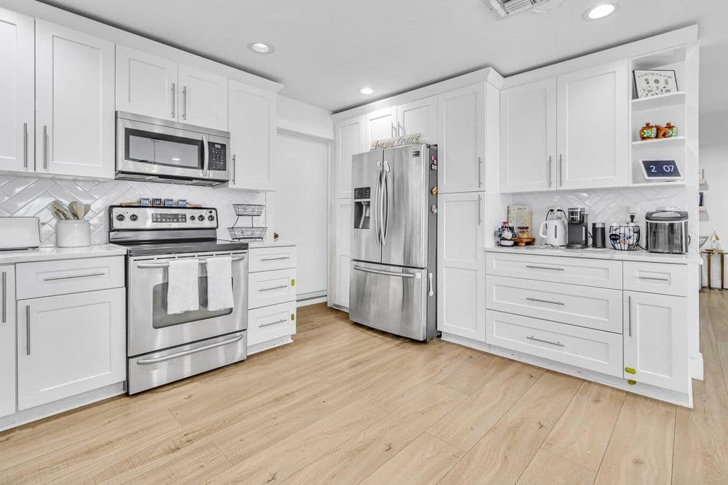 3-bedroom Single-Family Home — 4171 WATERWAY Drive