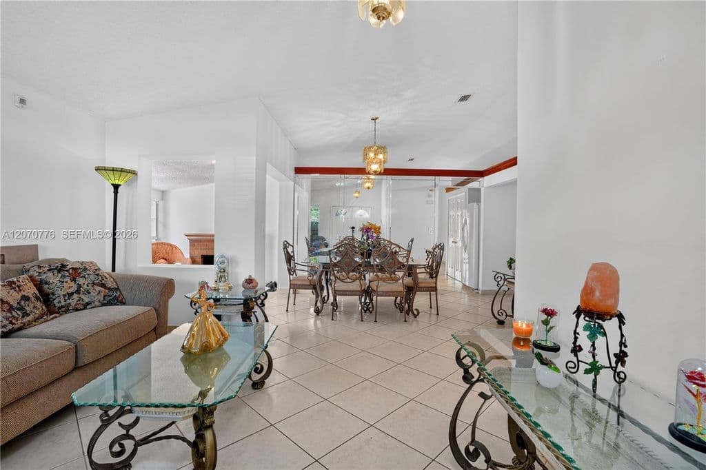 3+1 Müstakil ev — 2375 SW 141st Ave
