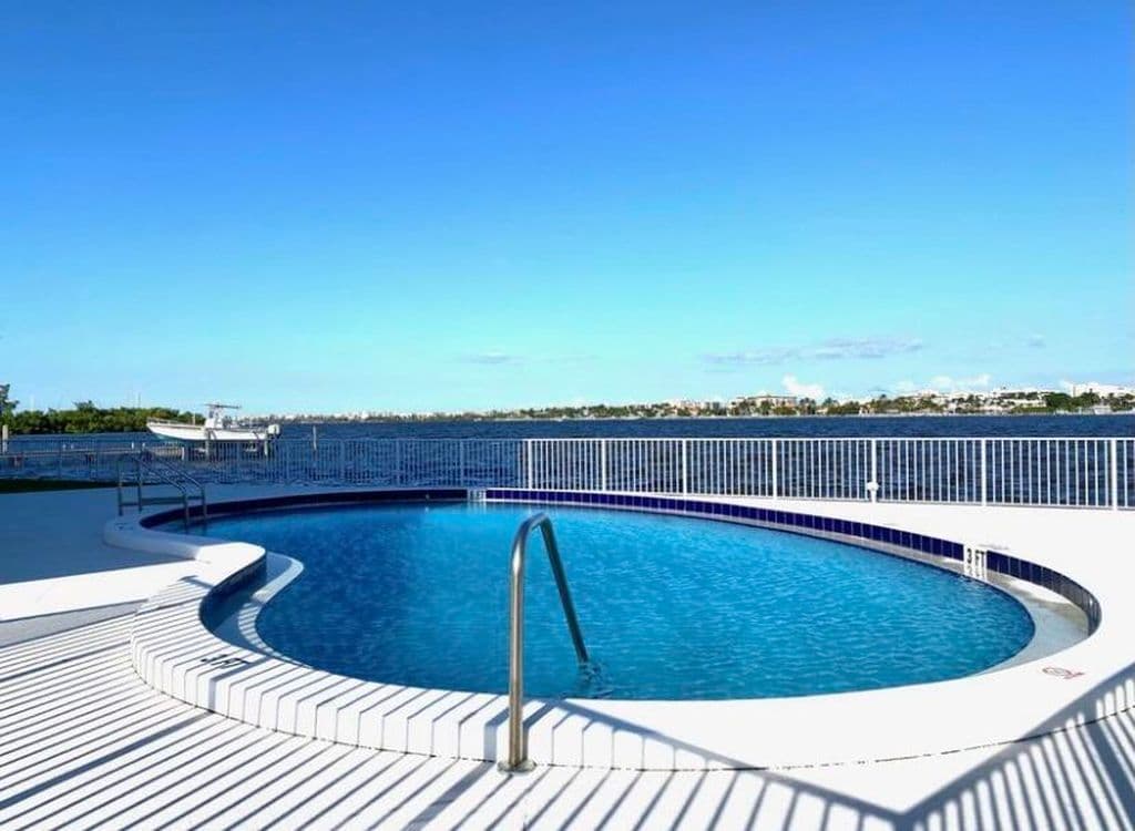 1+1 Condo — 301 Croton Avenue #407