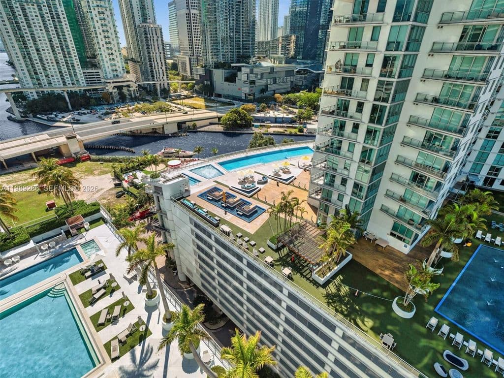 2-bedroom Condo — 90 SW 3rd St APT 2013