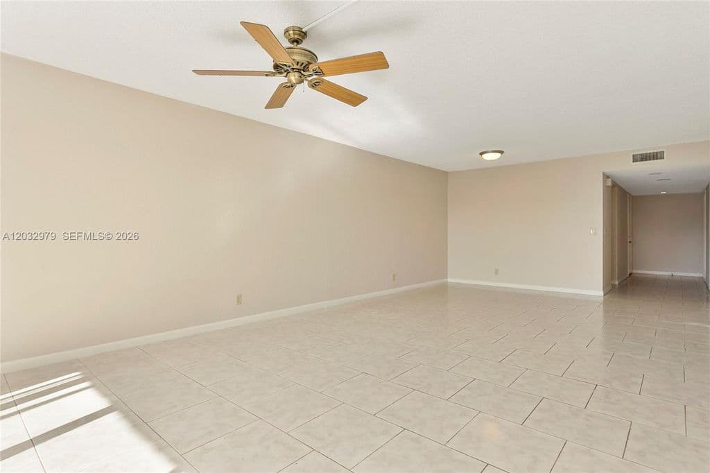2-bedroom Condo — 300 Racquet Club Rd APT 104