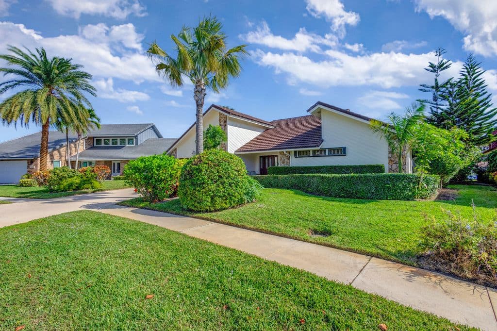 4-bedroom Single-Family Home — 12870 La Rochelle Circle