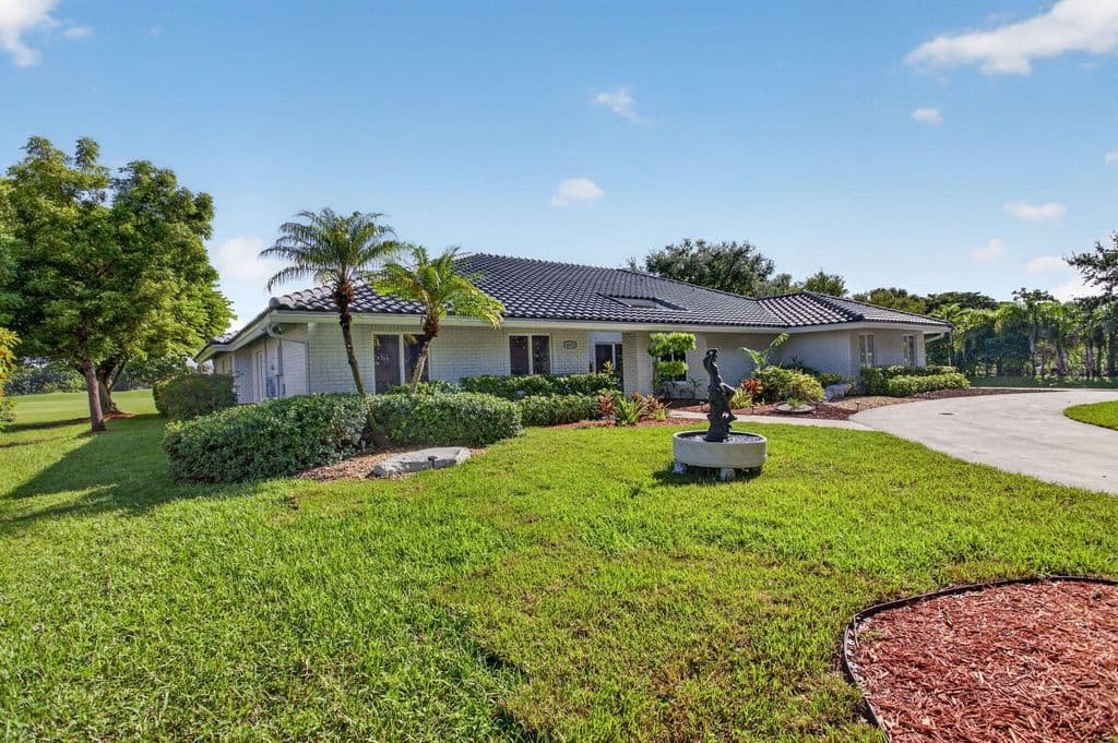 5+1 Müstakil ev — 10971 NW 24TH Street
