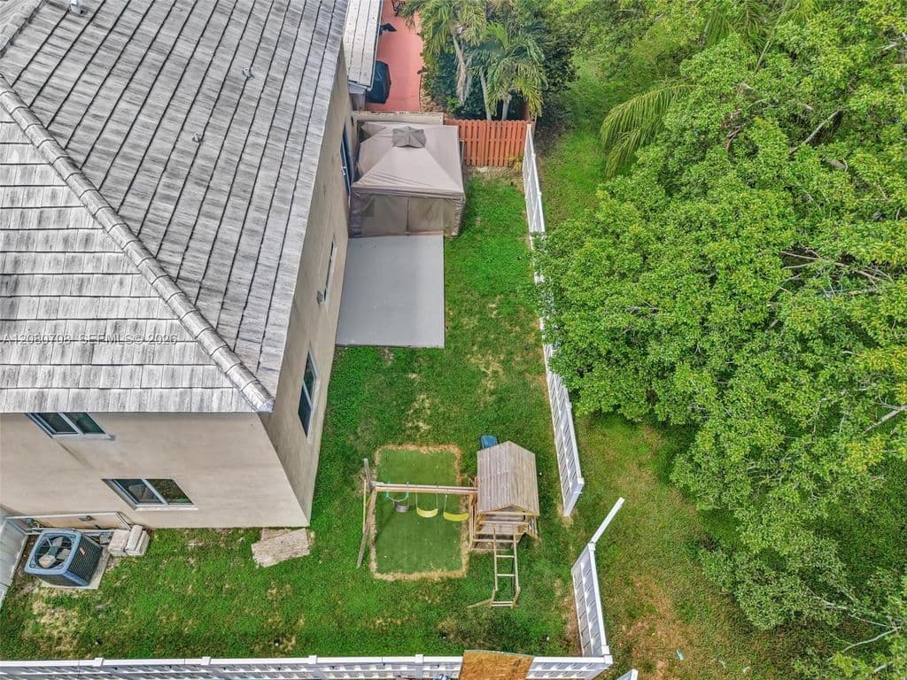 4+1 Müstakil ev — 10301 Panama St