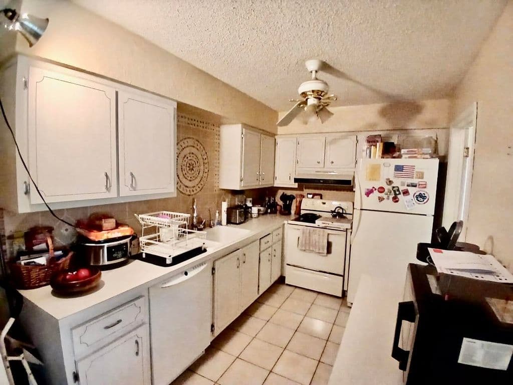 3+1 Müstakil ev — 9500 NW 70th Street