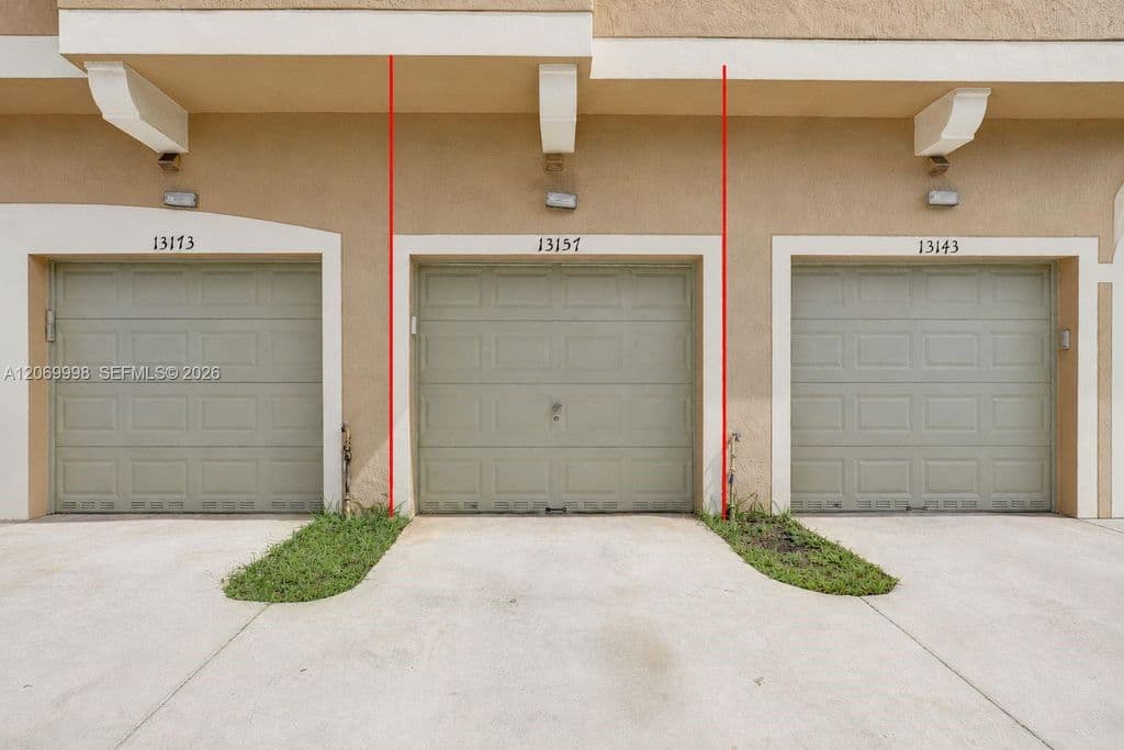 3-bedroom Property — 13157 SW 44th St #17106