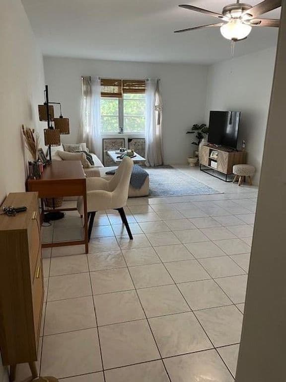 1-bedroom Condo — 1950 N Andrews Avenue #210d