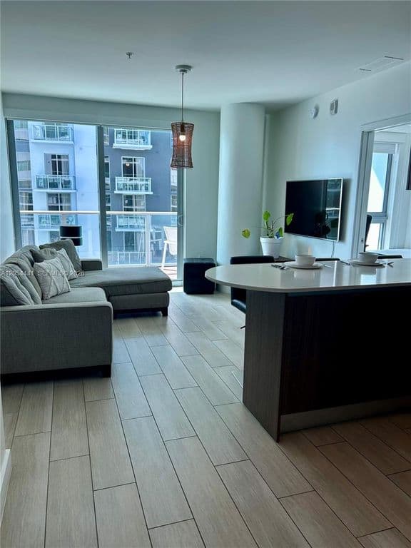 2+1 Condo — 1600 SW 1st Ave APT 812