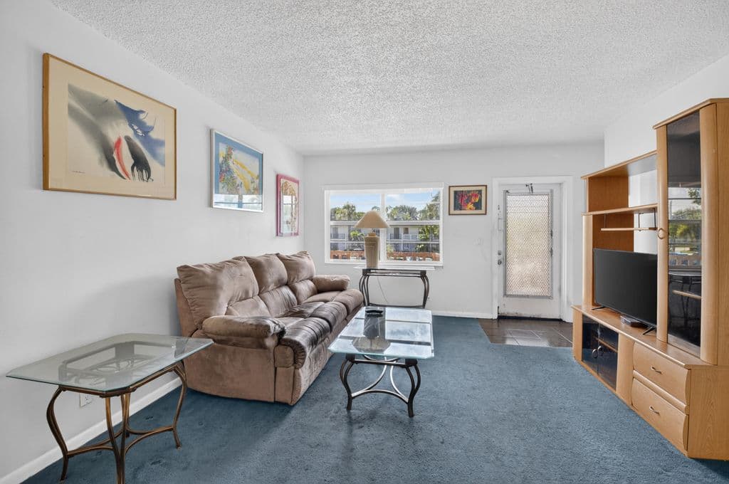 1+1 Condo — 2 Abbey Lane #205