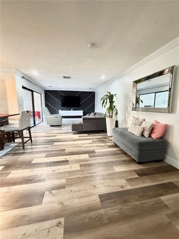 2-bedroom Property — 2041 Bayberry Dr