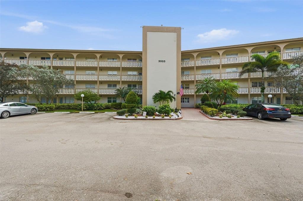 2+1 Condo — 3003 Portofino Isle #B2
