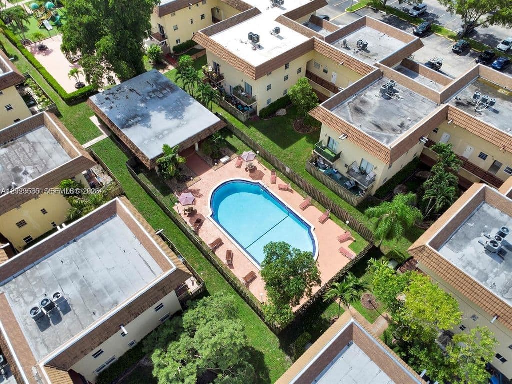 2+1 Condo — 8550 SW 109th Ave #5119