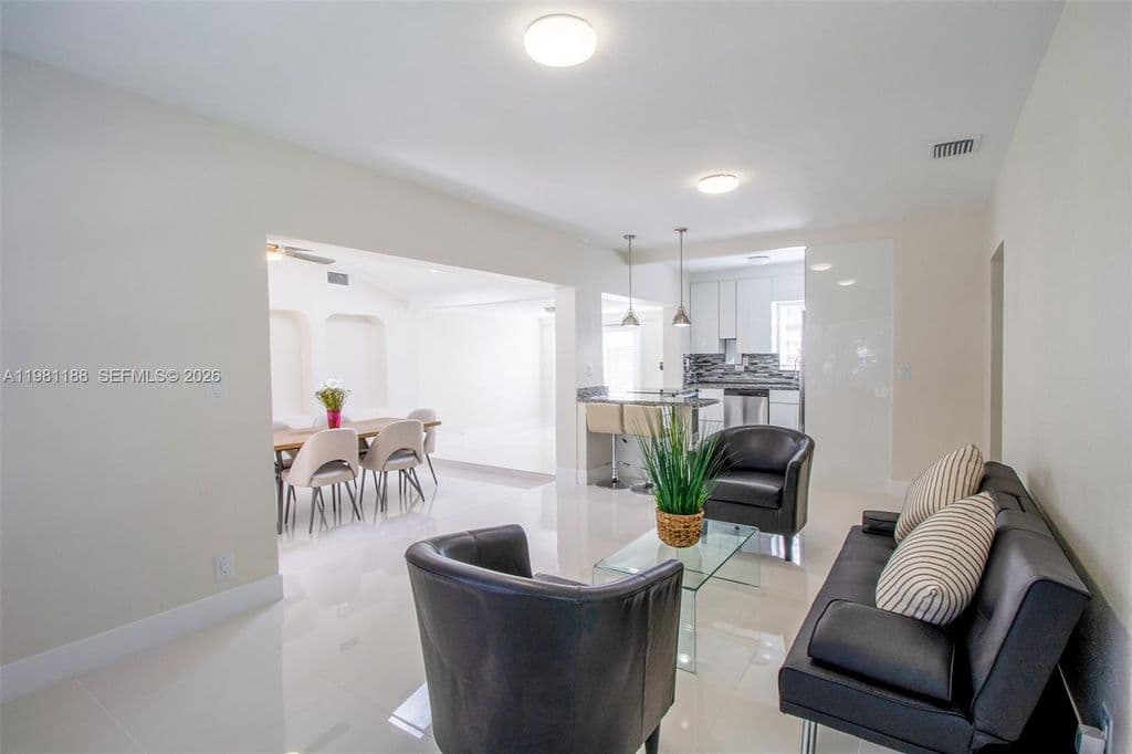 4+1 Müstakil ev — 2727 Calusa St