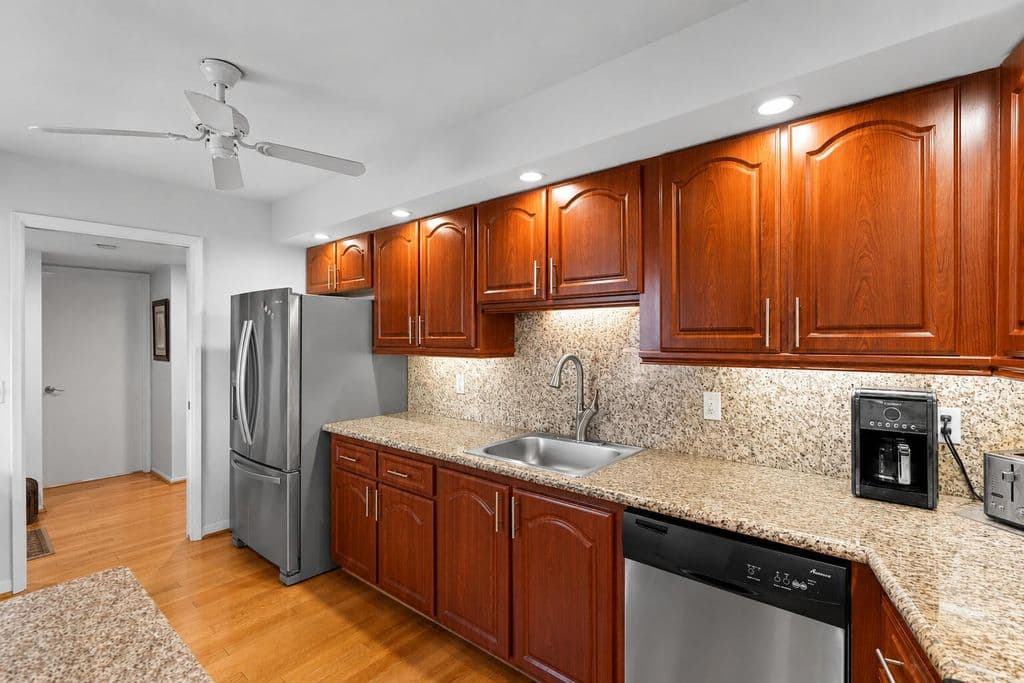 2-bedroom Condo — 625 Oaks Drive #405