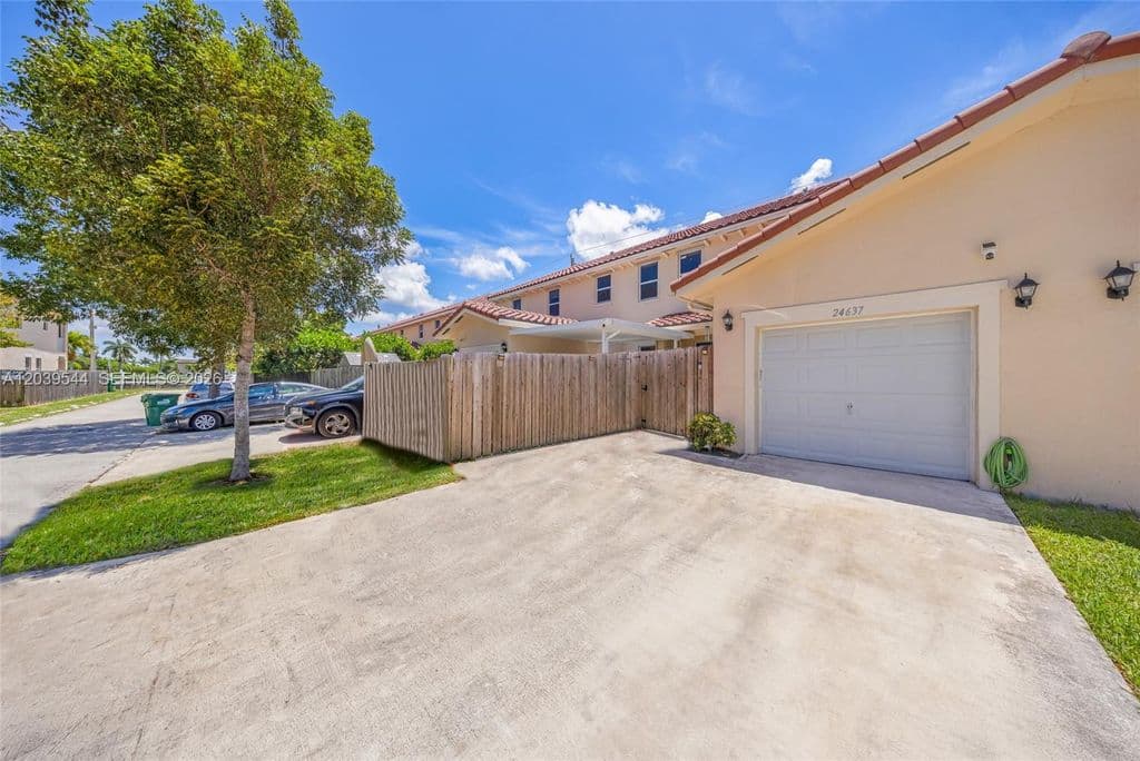 4-bedroom Property — 24637 SW 117th Ave