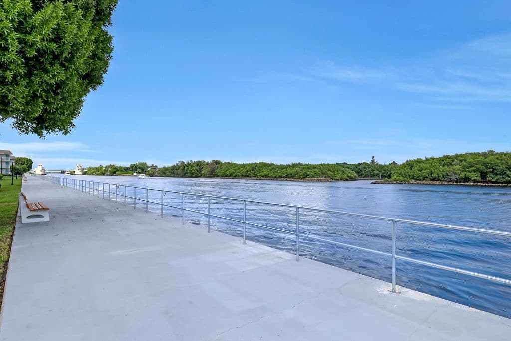 1+1 Condo — 680 Horizon W #110