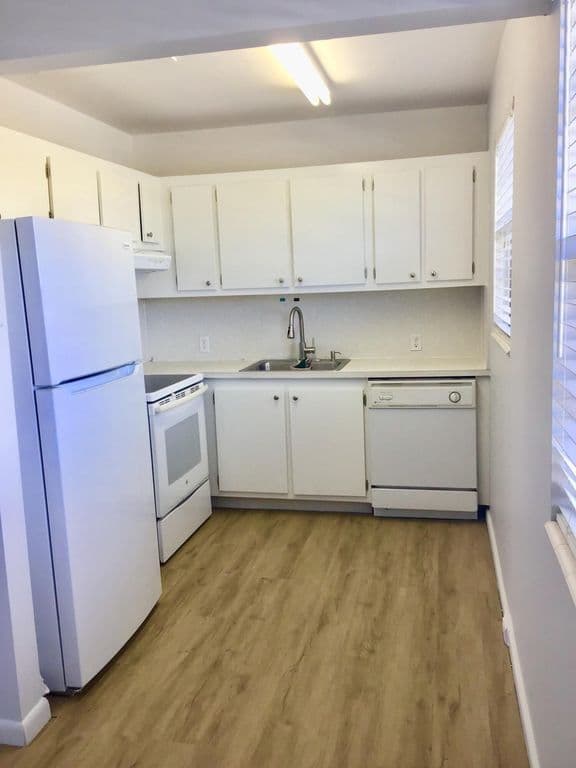 2-bedroom Condo — 84 Brighton B #84
