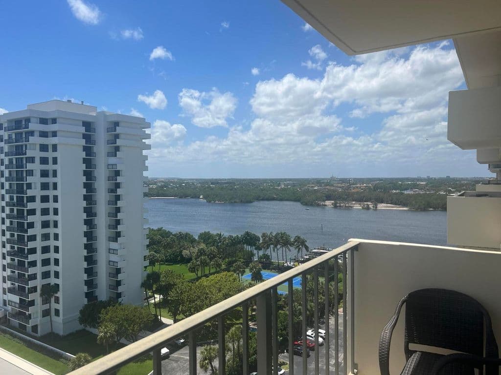 2+1 Condo — 2121 N Ocean Boulevard #1405e