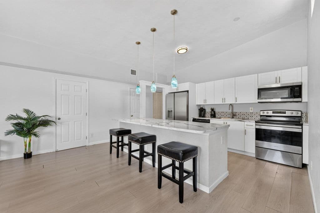 4-bedroom Single-Family Home — 910 NW 17TH Avenue