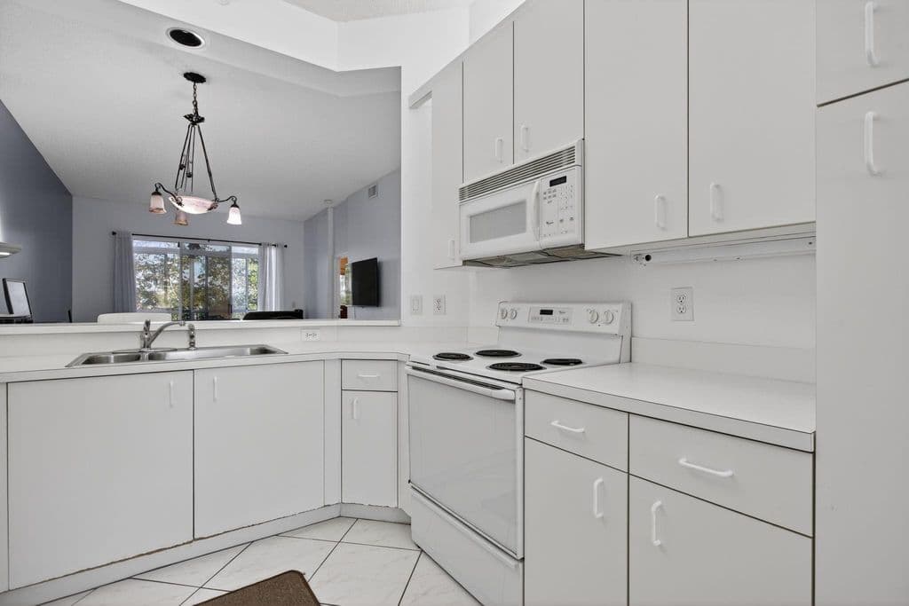 2-bedroom Condo — 9575 Weldon Circle Apt C413