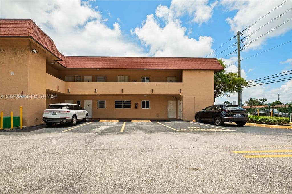 1+1 Condo — 9950 SW 88th St #414-4