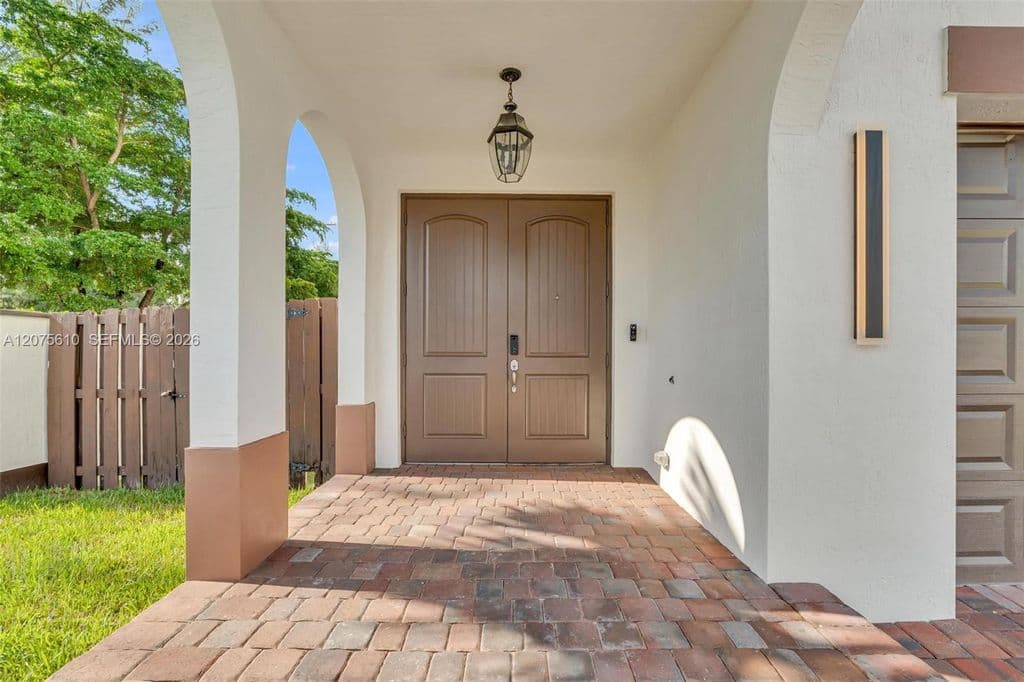 5+1 Müstakil ev — 10204 NW 86th St
