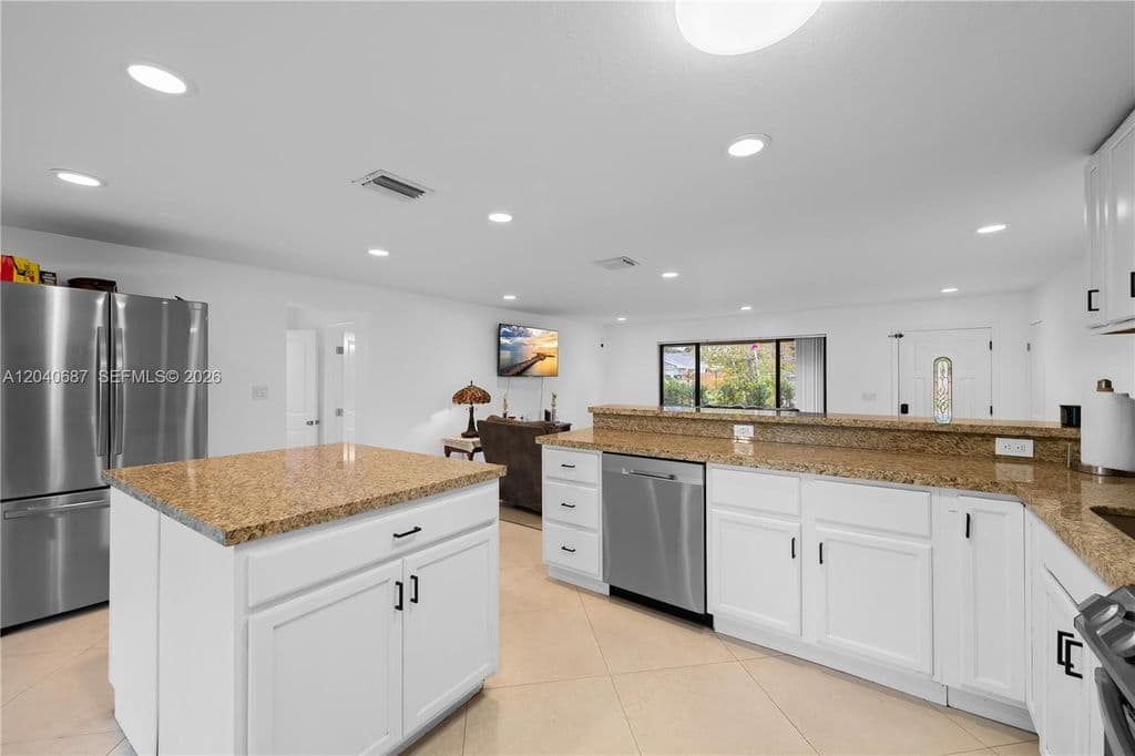 3+1 Müstakil ev — 6839 Tradewind Way