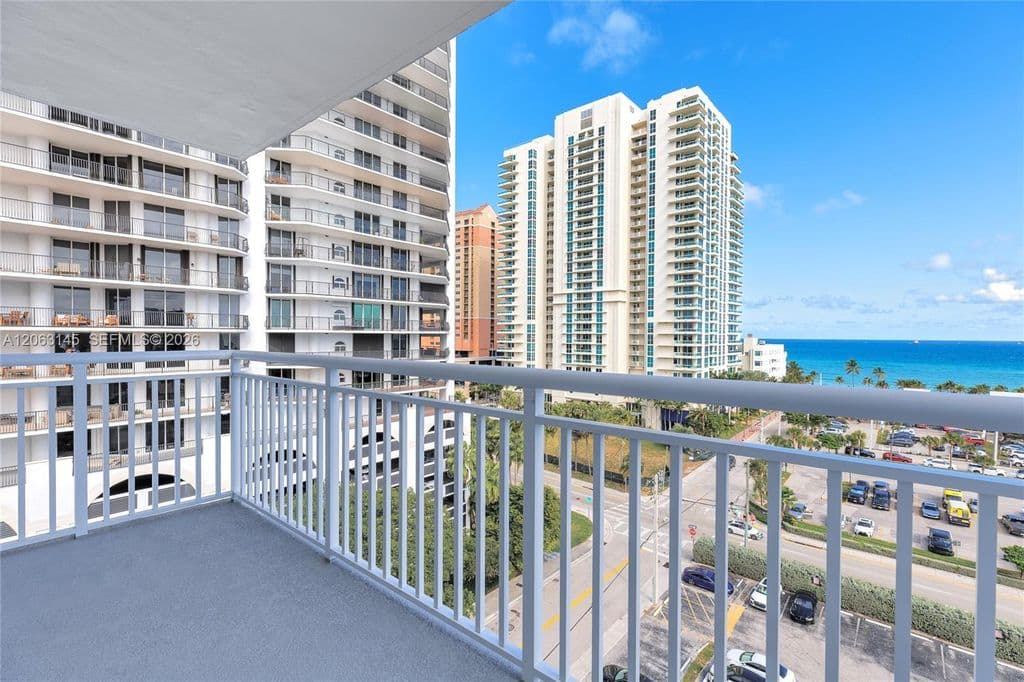 2-bedroom Condo — 200 S Birch Rd APT 1015