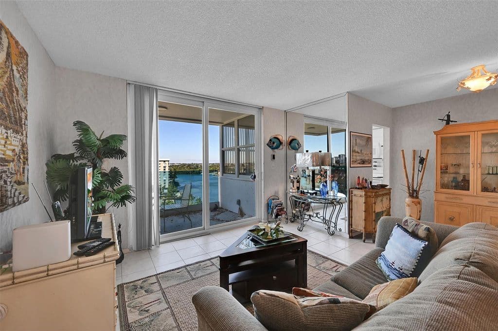 2-bedroom Condo — 2639 N Riverside Drive #1005