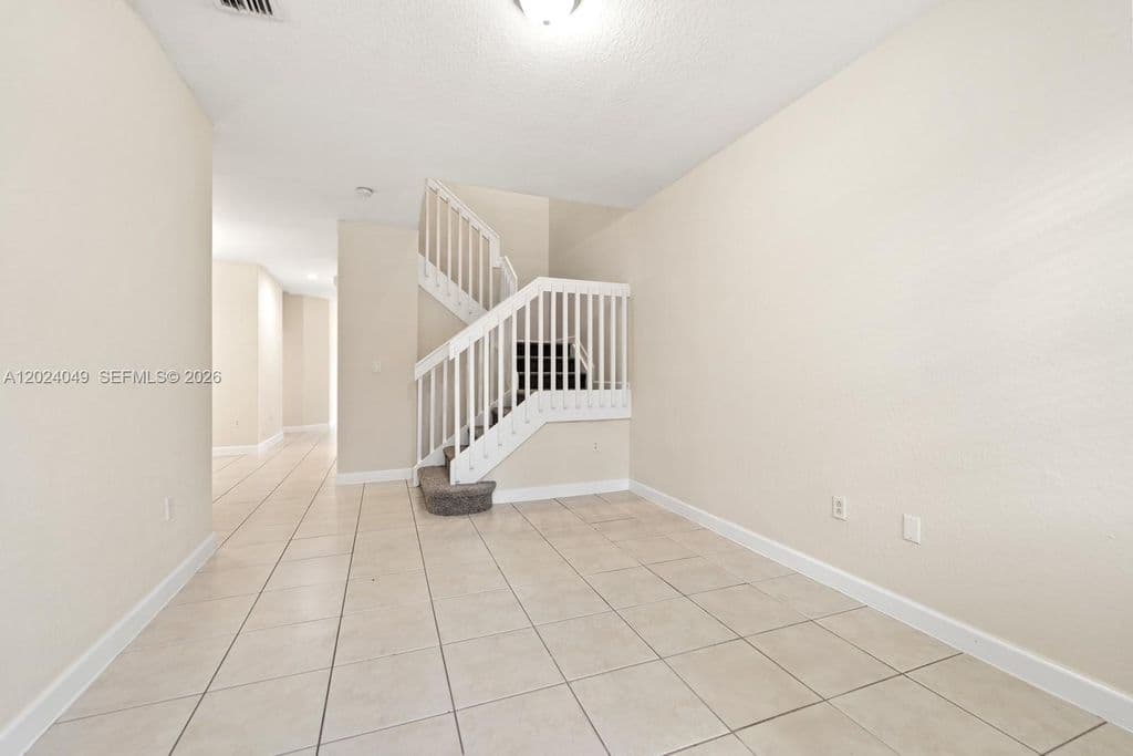 4+1 Mülk — 2511 SE 15th Ct