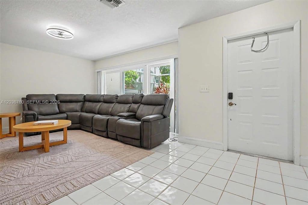 3-bedroom Property — 10994 Neptune Dr
