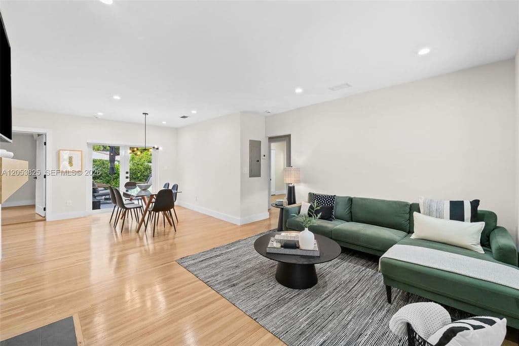 2+1 Müstakil ev — 829 Granada Groves Ct