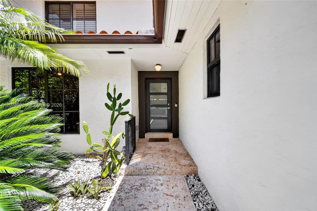 4-bedroom Single-Family Home — 1043 Alfonso Ave