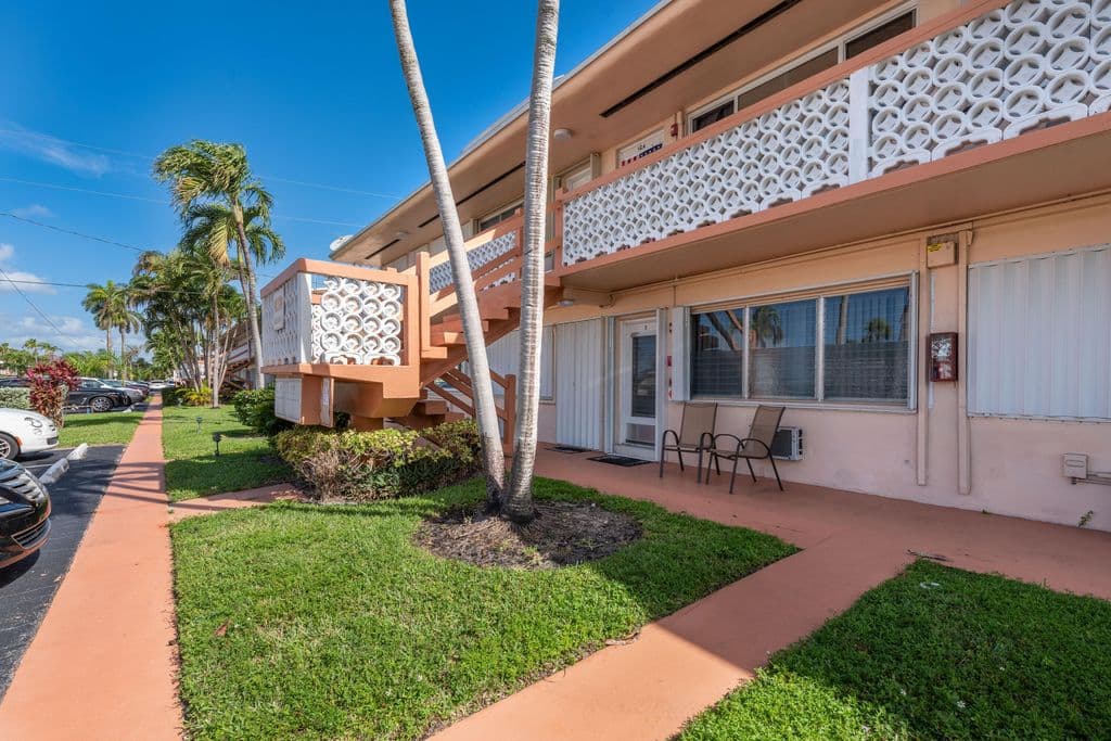 1+1 Condo — 925 SW 11th Avenue #3j