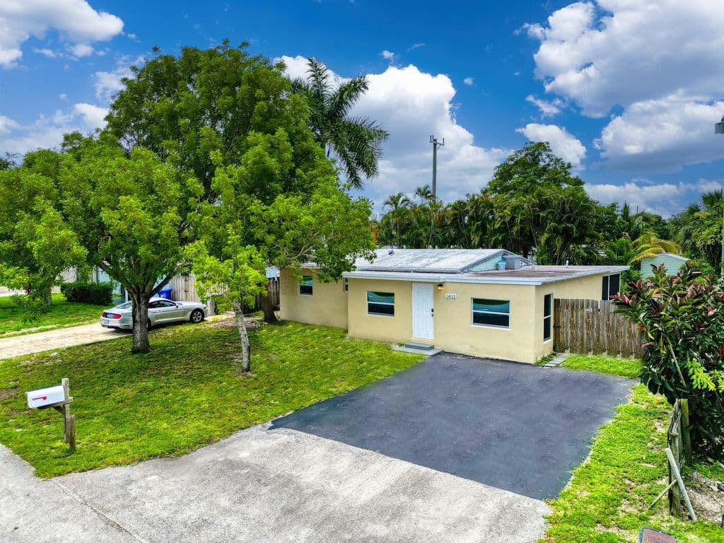 4-bedroom Single-Family Home — 1412 NE 25th Court