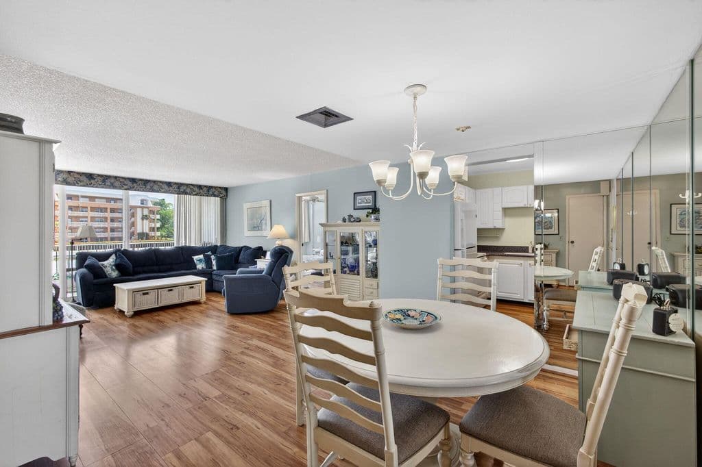 2-bedroom Condo — 336 Golfview Road #207
