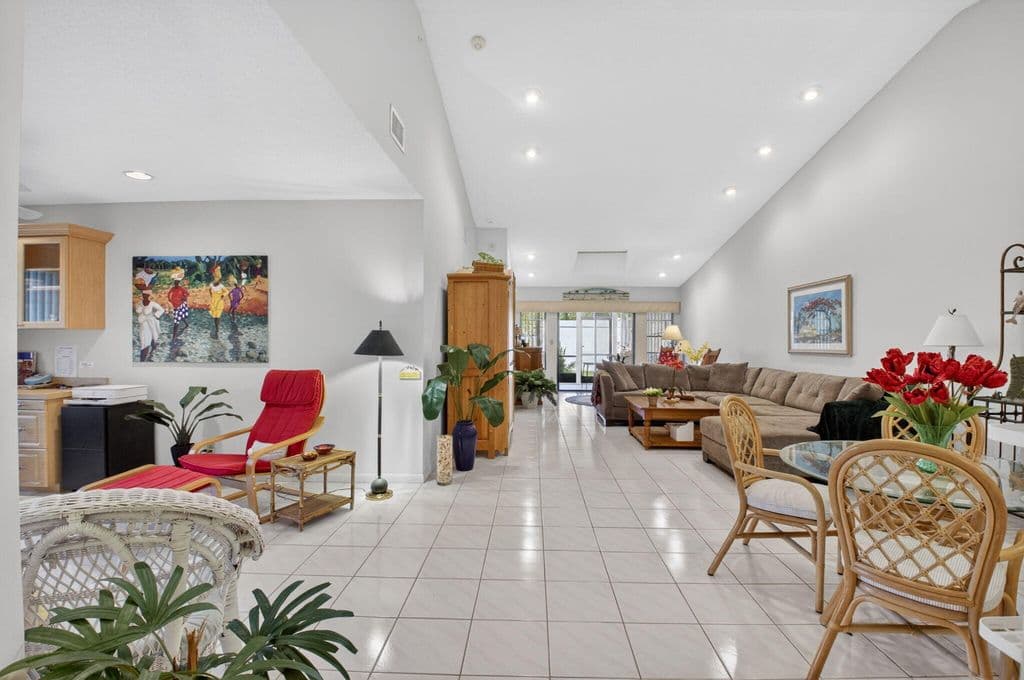 2-bedroom Condo — 10039 Andrea Lane #A
