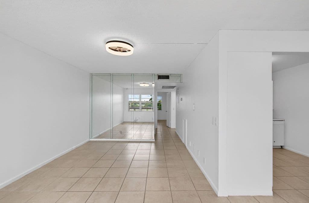 2-bedroom Condo — 4028 Hythe B