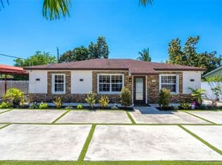 3+1 Müstakil ev — 302 NW 100th St, Miami, 33150