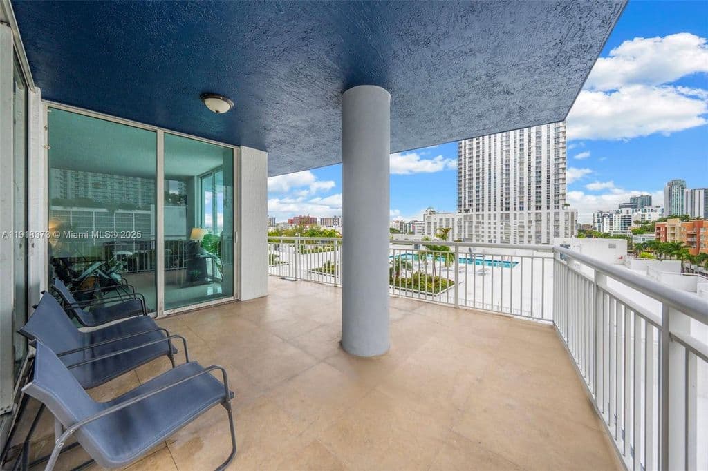 3-bedroom Condo — 275 NE 18th St APT 708