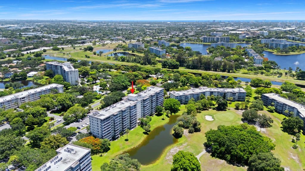 2-bedroom Condo — 3510 Oaks Way #406