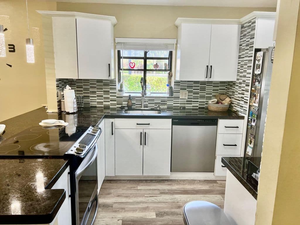 2+1 Müstakil ev — 8053 Springtree Road #8053