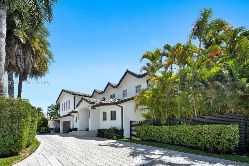 6-bedroom Single-Family Home — 431 Layne Blvd