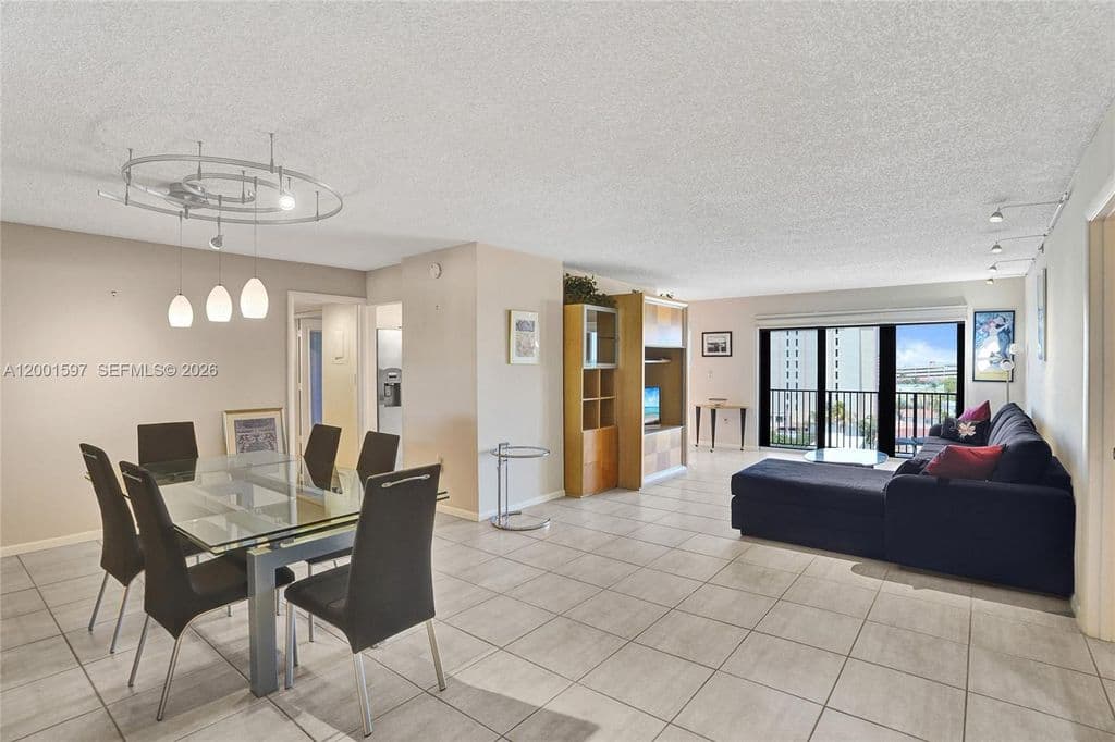 2+1 Condo — 1201 S Ocean Dr APT 604N