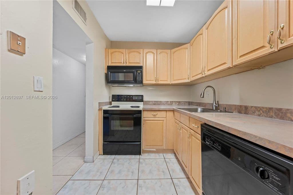 2+1 Condo — 7829 Miller Dr APT B205